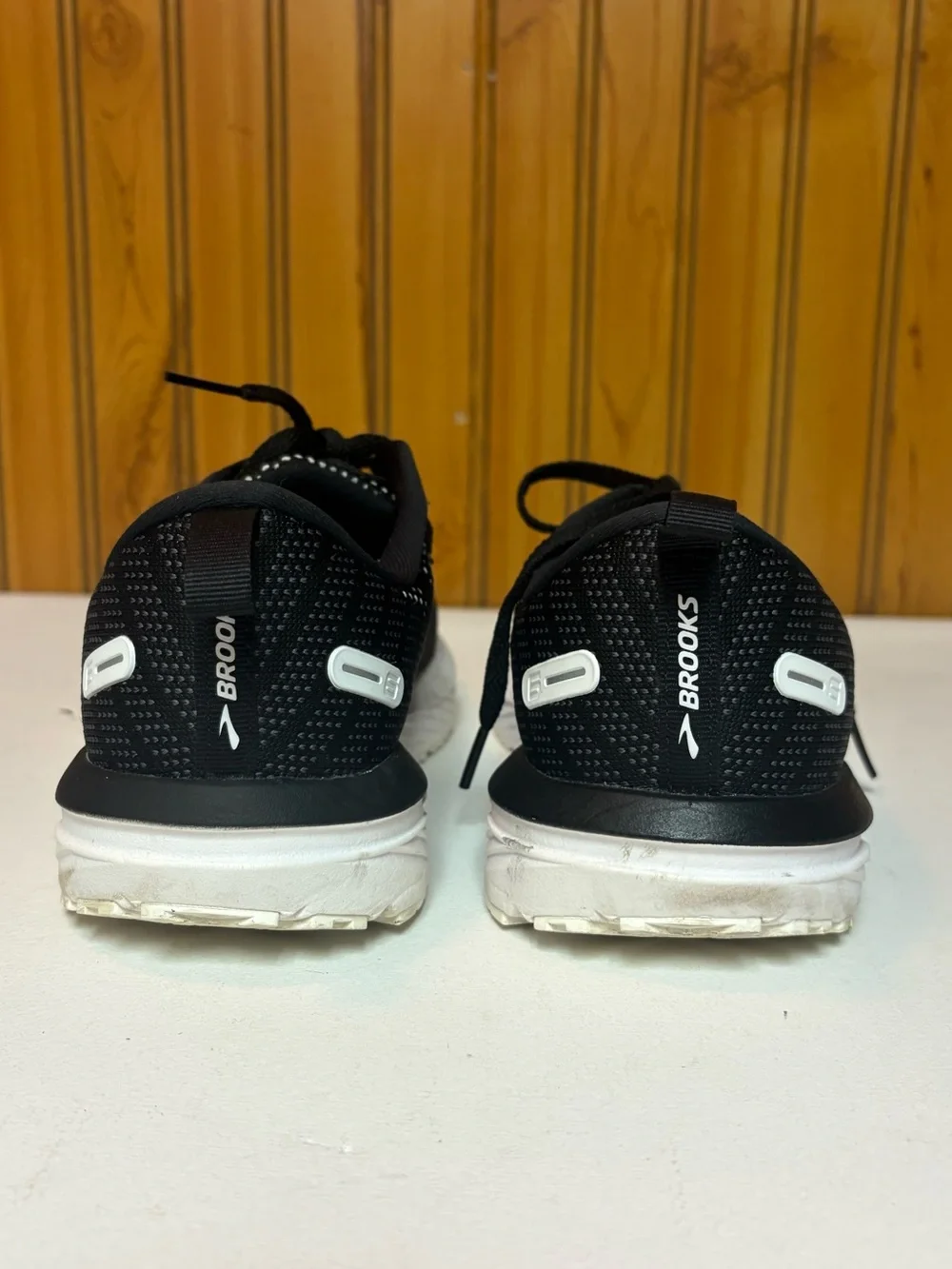 Brooks womens Revel Athletic Shoes - Black/White